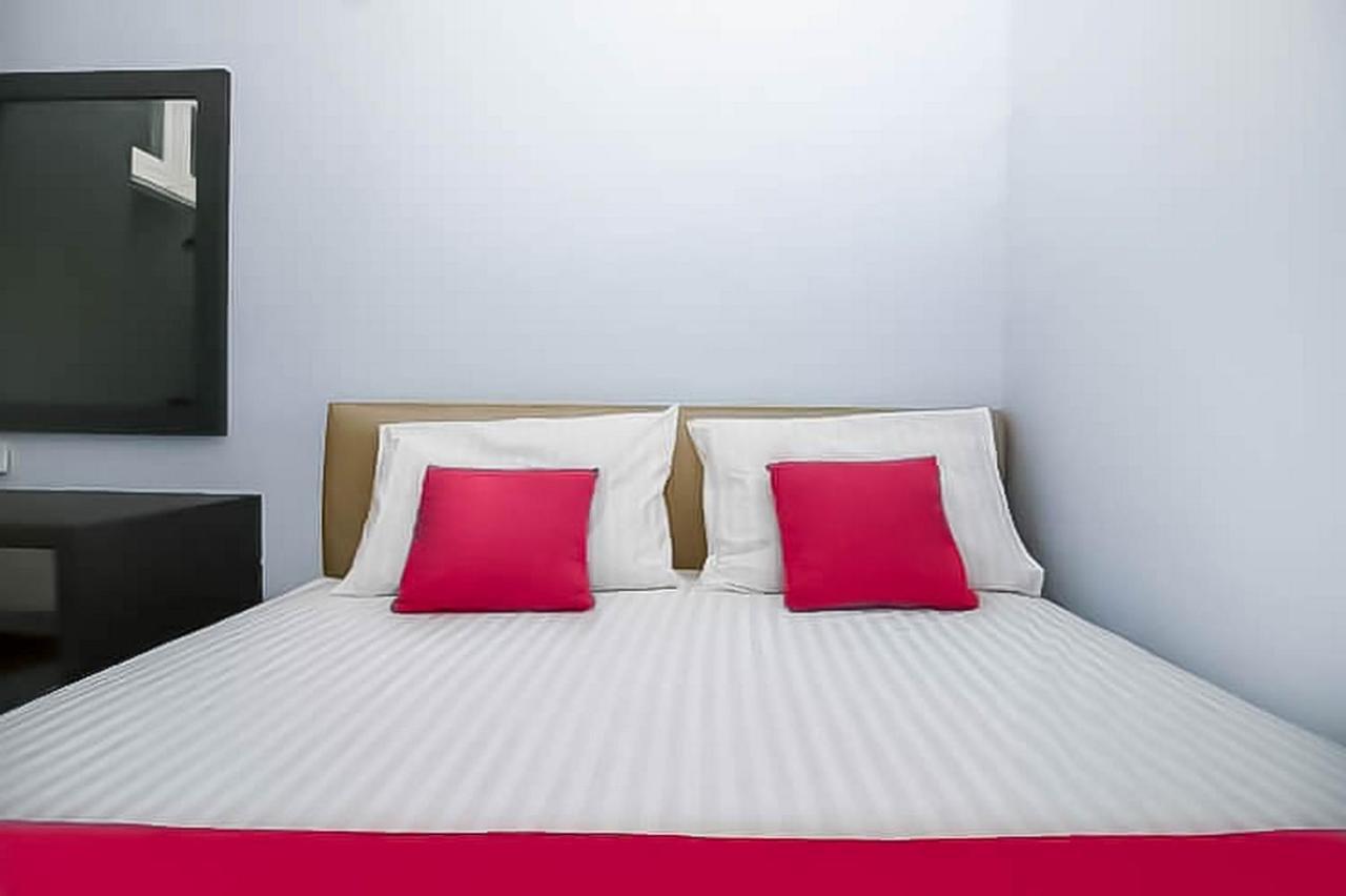Hotel RedDoorz Near Stasiun Lawang Exterior foto