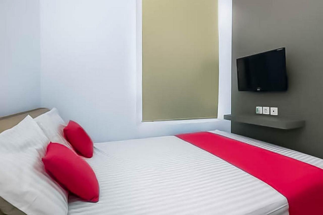 Hotel RedDoorz Near Stasiun Lawang Exterior foto