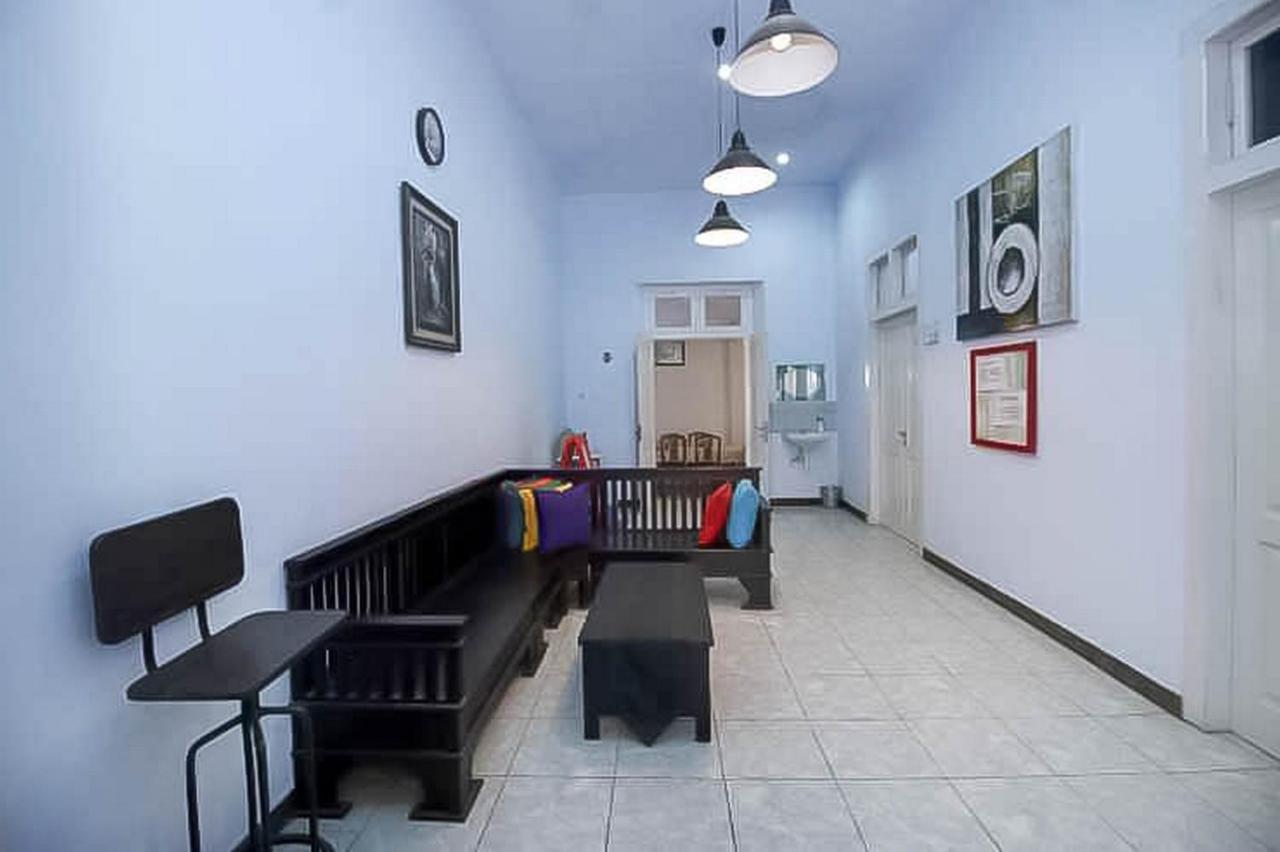 Hotel RedDoorz Near Stasiun Lawang Exterior foto