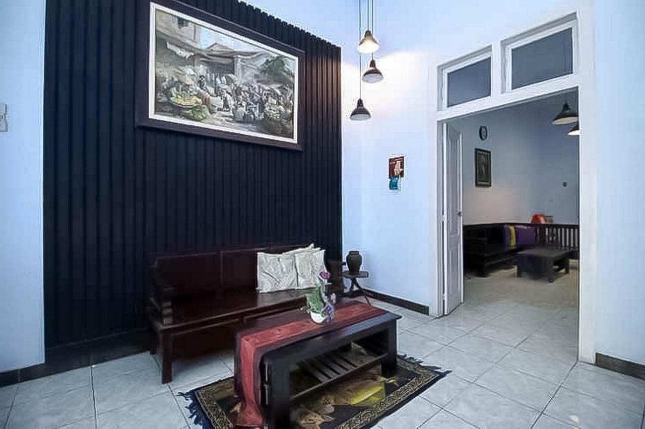 Hotel RedDoorz Near Stasiun Lawang Exterior foto