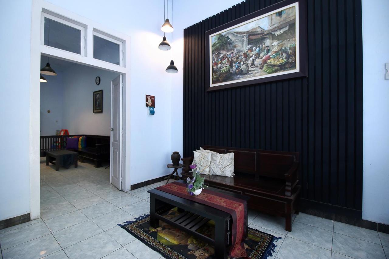 Hotel RedDoorz Near Stasiun Lawang Exterior foto