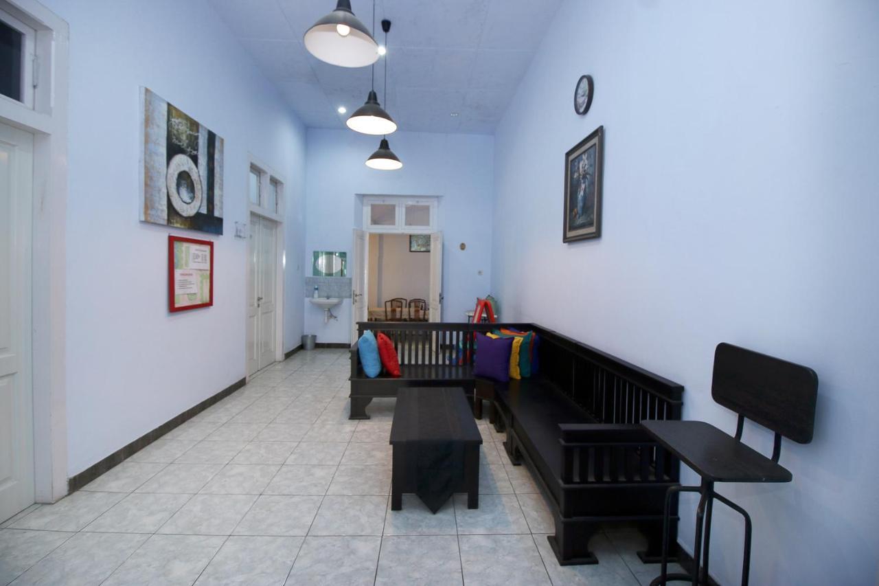 Hotel RedDoorz Near Stasiun Lawang Exterior foto