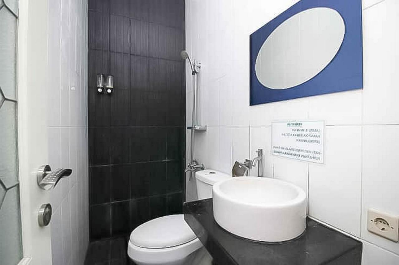 Hotel RedDoorz Near Stasiun Lawang Exterior foto